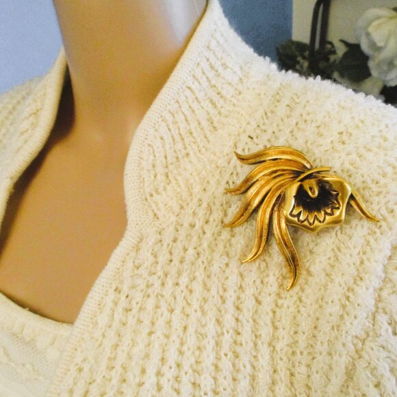 Vintage TORTOLANI Floral Brooch: 24K Gold Plated Flower & Leaf Jewelry - Picture 9 of 16